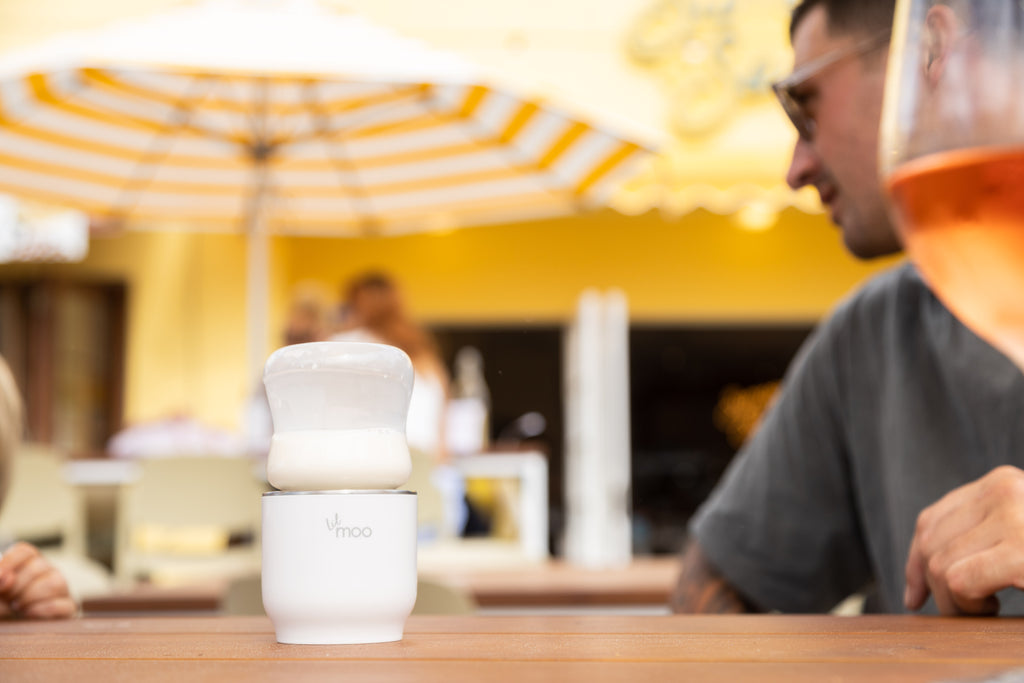 Portable baby bottle warmer new Zealand Australia. Fast heating, lightweight, works with breastmilk or formula 